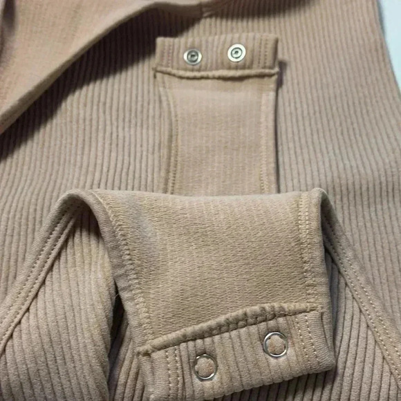 Aura V Neck Ribbed Bodysuit Size Small Medium Tons of Stretch - Picture 5 of 5